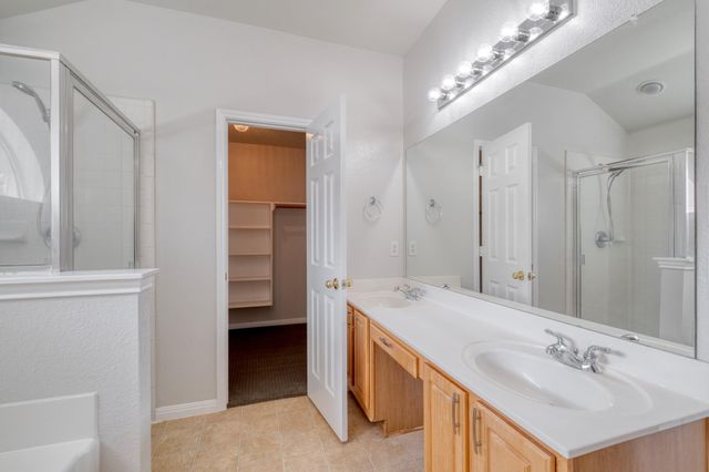 513 Mockingbird LN, Lockhart, TX 78644