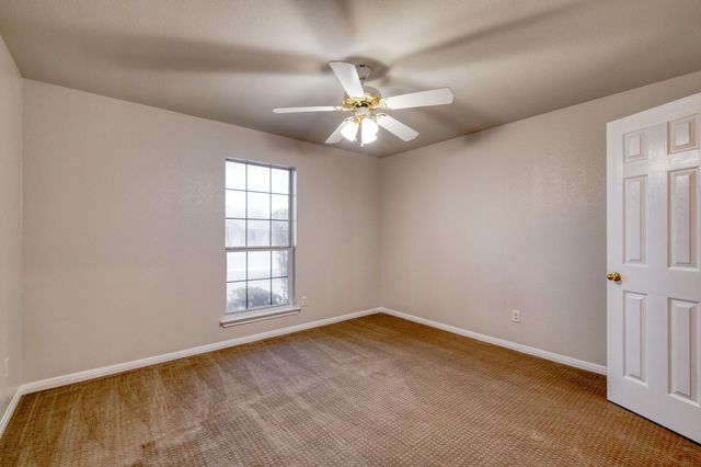 513 Mockingbird LN, Lockhart, TX 78644