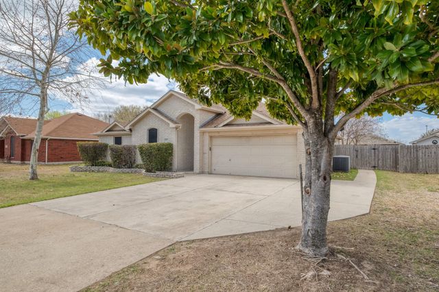 513 Mockingbird LN, Lockhart, TX 78644