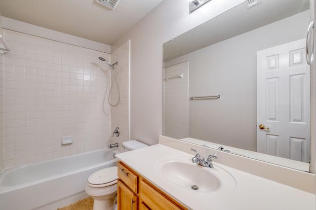 513 Mockingbird LN, Lockhart, TX 78644