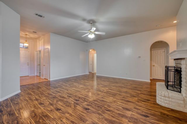 513 Mockingbird LN, Lockhart, TX 78644