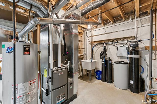 16180 Hill Forest Drive, Linden, MI 48451