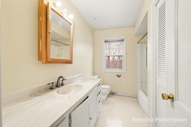 4867 Northview Avenue Ne, Plainfield Twp, MI 49525