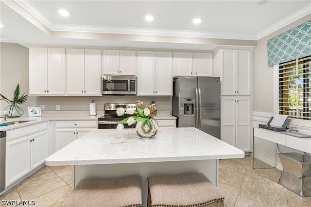 9590 Trevi CT 5325, Naples, FL 34113