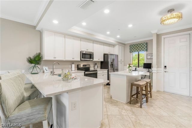 9590 Trevi CT 5325, Naples, FL 34113