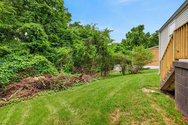 1316 Sunnyview Dr, Clarksville, TN 37040