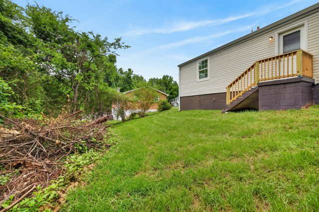 1316 Sunnyview Dr, Clarksville, TN 37040