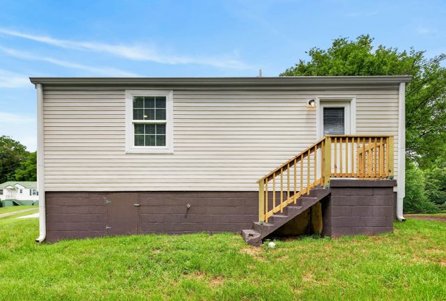 1316 Sunnyview Dr, Clarksville, TN 37040