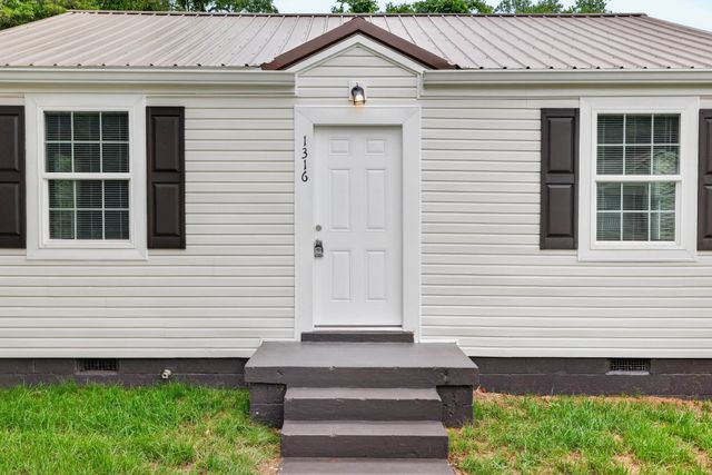 1316 Sunnyview Dr, Clarksville, TN 37040