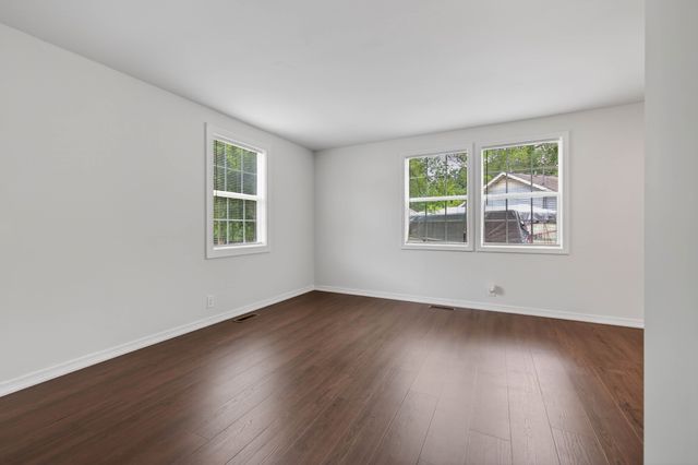 1316 Sunnyview Dr, Clarksville, TN 37040
