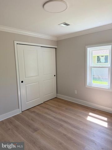 44 TINSEL RD, Levittown, PA 19056