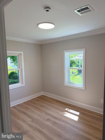 44 TINSEL RD, Levittown, PA 19056