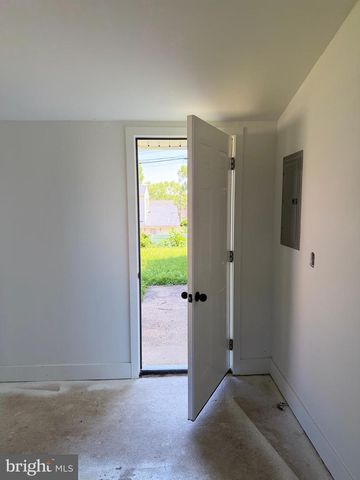 44 TINSEL RD, Levittown, PA 19056