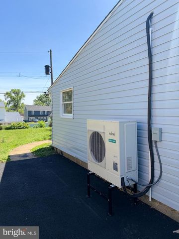 44 TINSEL RD, Levittown, PA 19056