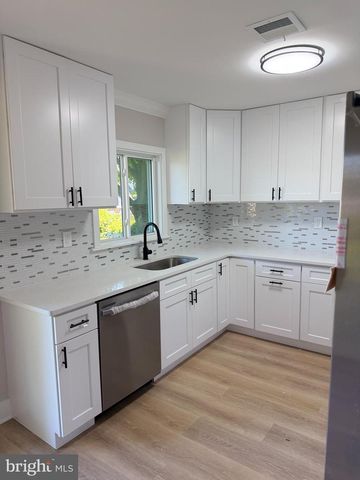 44 TINSEL RD, Levittown, PA 19056