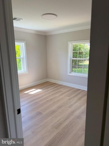 44 TINSEL RD, Levittown, PA 19056