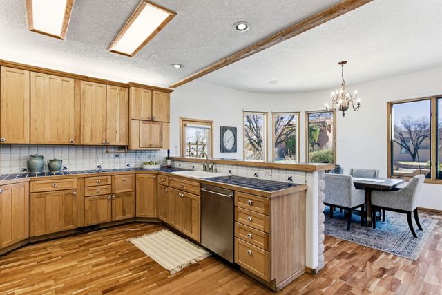 1901 Via Del Sol NE, Albuquerque, NM 87110