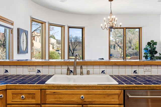 1901 Via Del Sol NE, Albuquerque, NM 87110