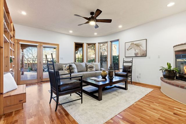 1901 Via Del Sol NE, Albuquerque, NM 87110