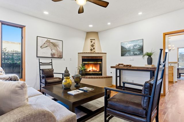 1901 Via Del Sol NE, Albuquerque, NM 87110