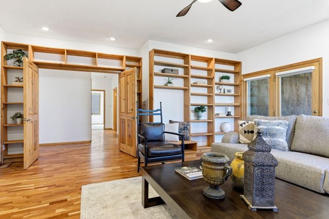 1901 Via Del Sol NE, Albuquerque, NM 87110