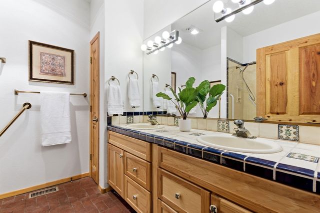 1901 Via Del Sol NE, Albuquerque, NM 87110