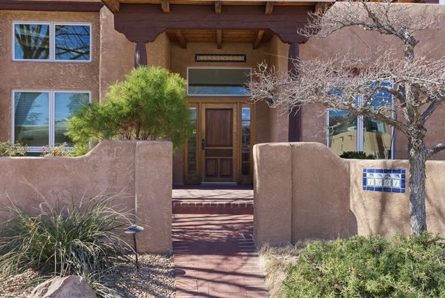 1901 Via Del Sol NE, Albuquerque, NM 87110
