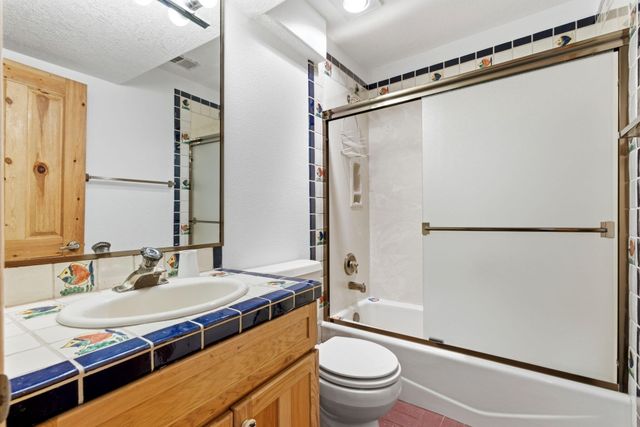 1901 Via Del Sol NE, Albuquerque, NM 87110