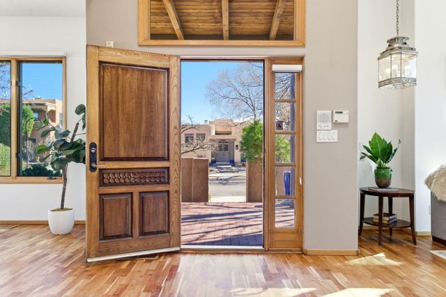 1901 Via Del Sol NE, Albuquerque, NM 87110