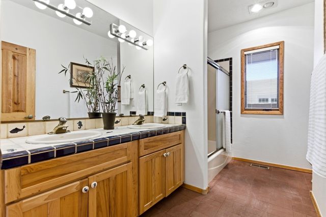 1901 Via Del Sol NE, Albuquerque, NM 87110