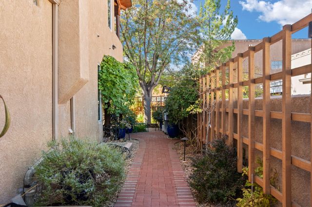 1901 Via Del Sol NE, Albuquerque, NM 87110