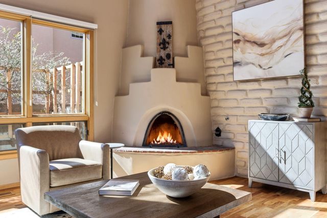 1901 Via Del Sol NE, Albuquerque, NM 87110