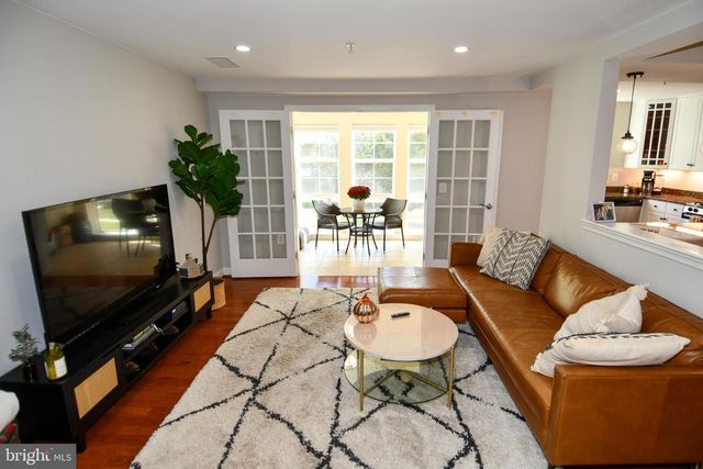 4089 S FOUR MILE RUN DR #202, Arlington, VA 22204
