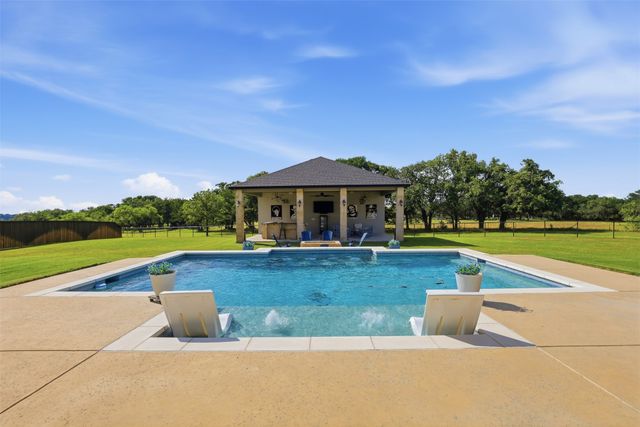 697 E Canyon Creek Lane, Weatherford, TX 76087