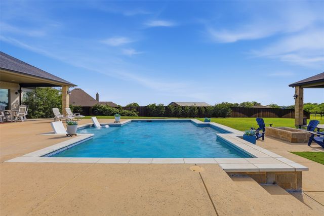 697 E Canyon Creek Lane, Weatherford, TX 76087