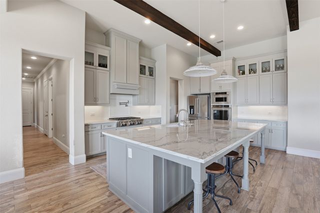 697 E Canyon Creek Lane, Weatherford, TX 76087