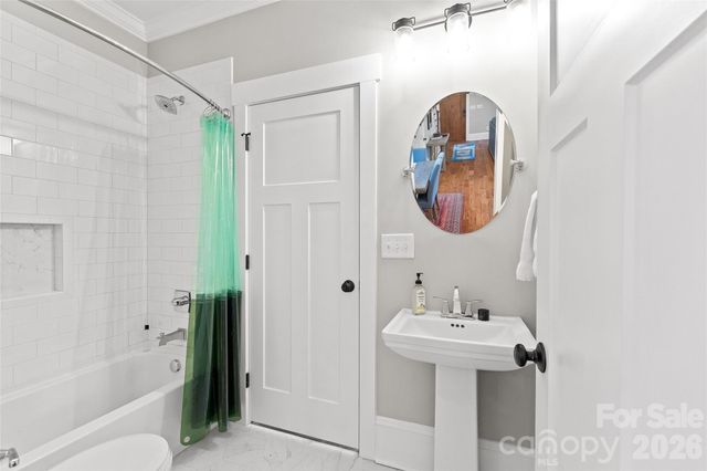 2315 Dundeen Street, Charlotte, NC 28216