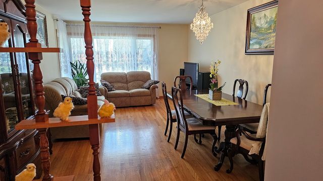 1208 N Walnut Avenue, Arlington Heights, IL 60004