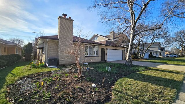 1208 N Walnut Avenue, Arlington Heights, IL 60004