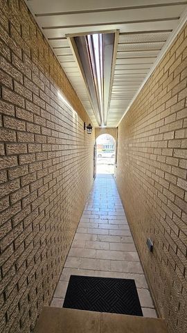 1208 N Walnut Avenue, Arlington Heights, IL 60004