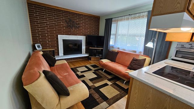 1208 N Walnut Avenue, Arlington Heights, IL 60004