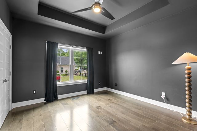 14 Hemlock Cir, Burns, TN 37029