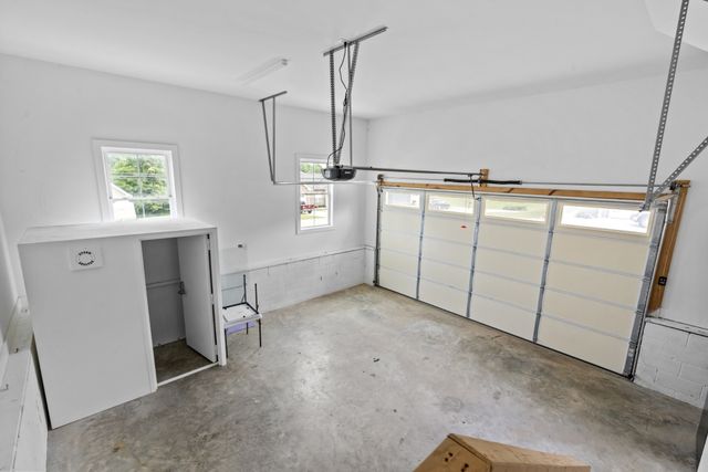 14 Hemlock Cir, Burns, TN 37029