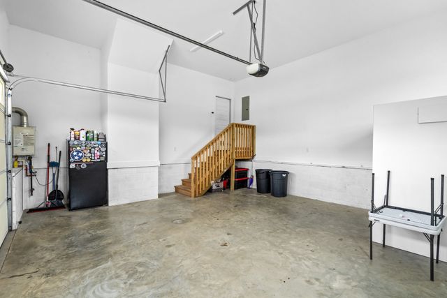 14 Hemlock Cir, Burns, TN 37029