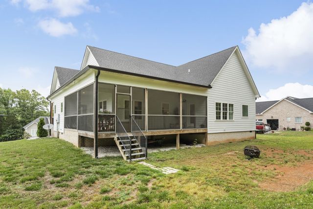 14 Hemlock Cir, Burns, TN 37029