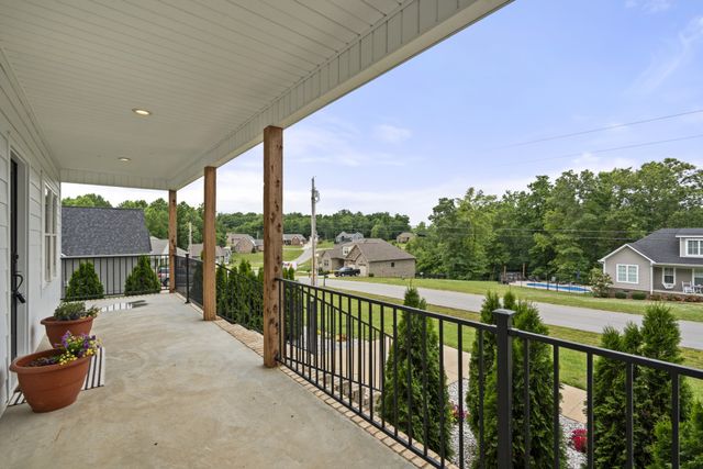 14 Hemlock Cir, Burns, TN 37029