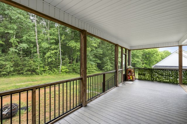 14 Hemlock Cir, Burns, TN 37029