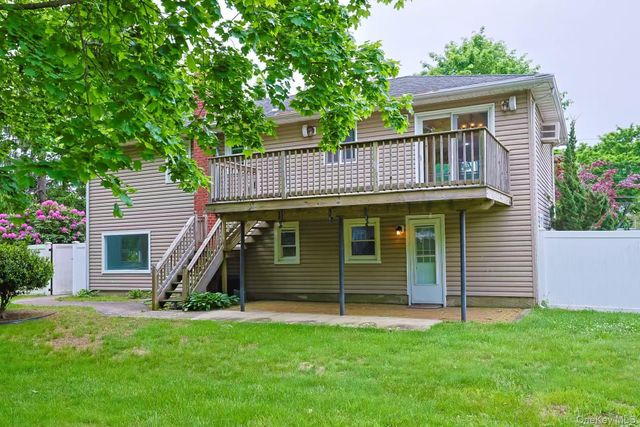 9 Grossman Street, Melville, NY 11747