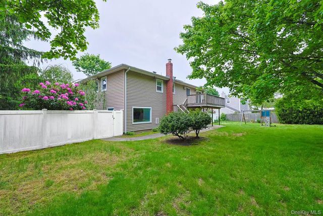 9 Grossman Street, Melville, NY 11747