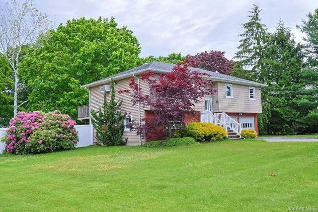 9 Grossman Street, Melville, NY 11747